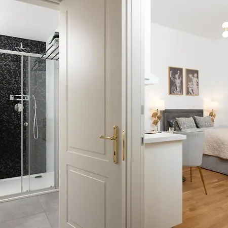 Quiet And Stylish Near Wenceslas Square * Πράγα