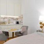 Quiet And Stylish Near Wenceslas Square Apartment *