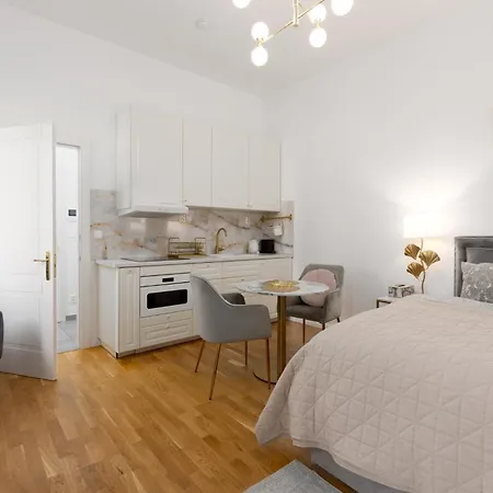 Quiet And Stylish Near Wenceslas Square