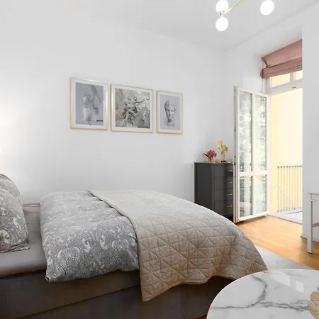 Quiet And Stylish Near Wenceslas Square Apartament