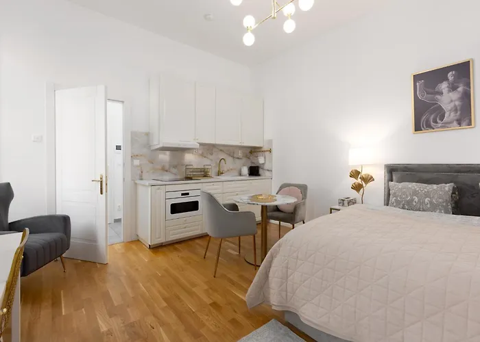 Quiet And Stylish Near Wenceslas Square