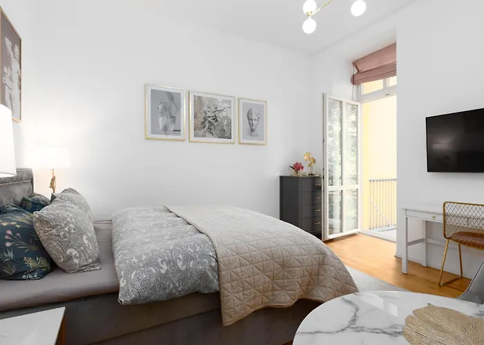 Quiet And Stylish Near Wenceslas Square Apartament