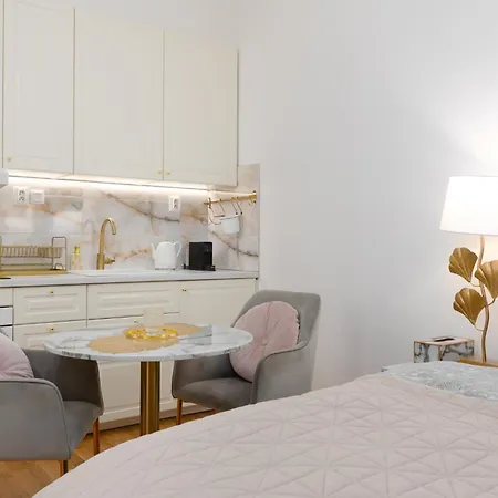 Quiet And Stylish Near Wenceslas Square Apartmán *